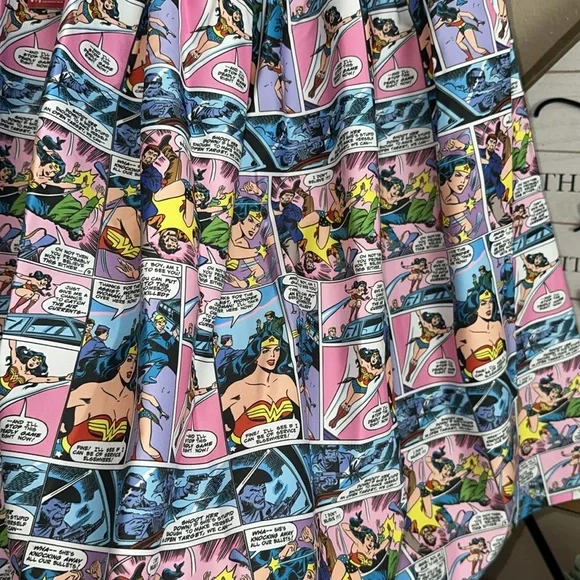 Wonder Woman Comic Skirt - Picture 8 of 8